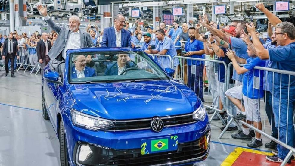 Η Volkswagen μετέτρεψε ένα σεντάν σε ένα τετράθυρο κάμπριο